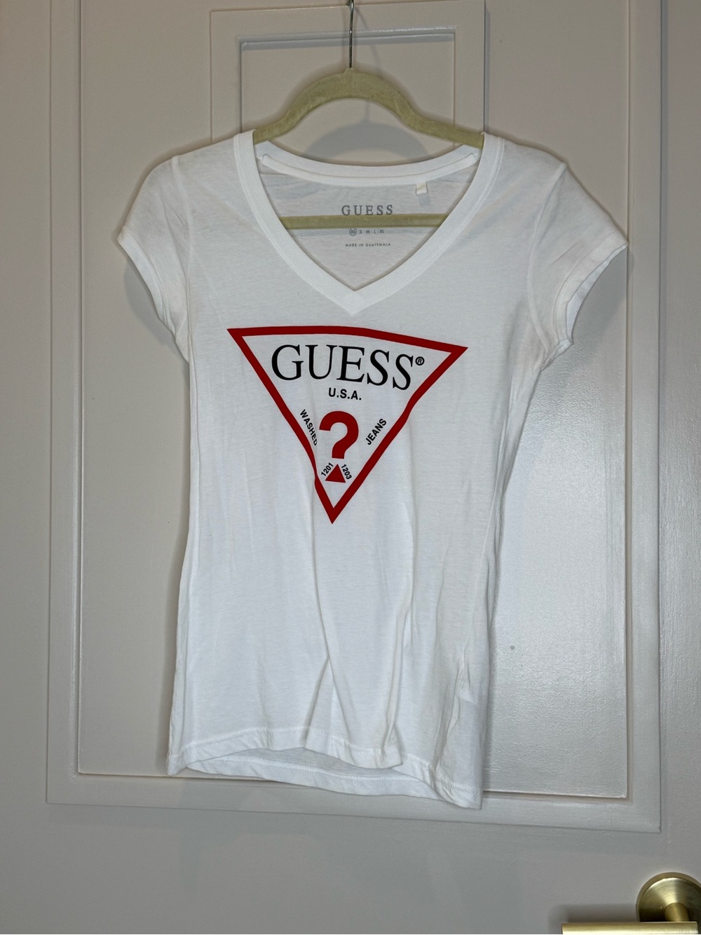 Guess White V-Neck Tee with Red Triangle Logo - Picture 2 of 3